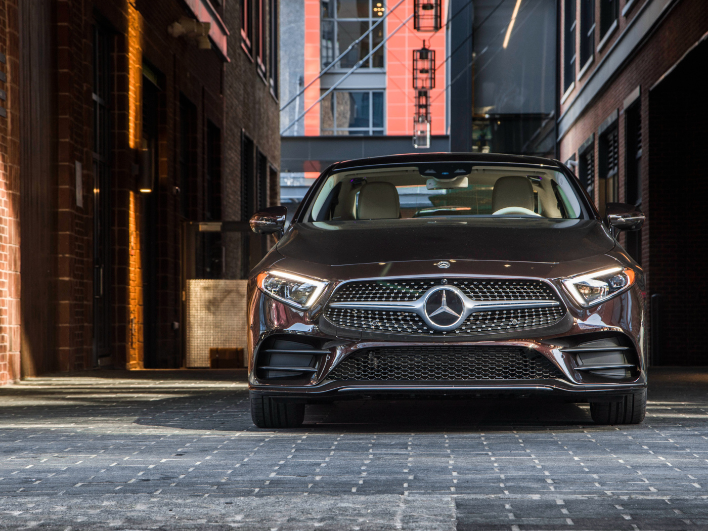 Автомобиль  Mercedes-Benz CLS 450, 2019 года вид спереди