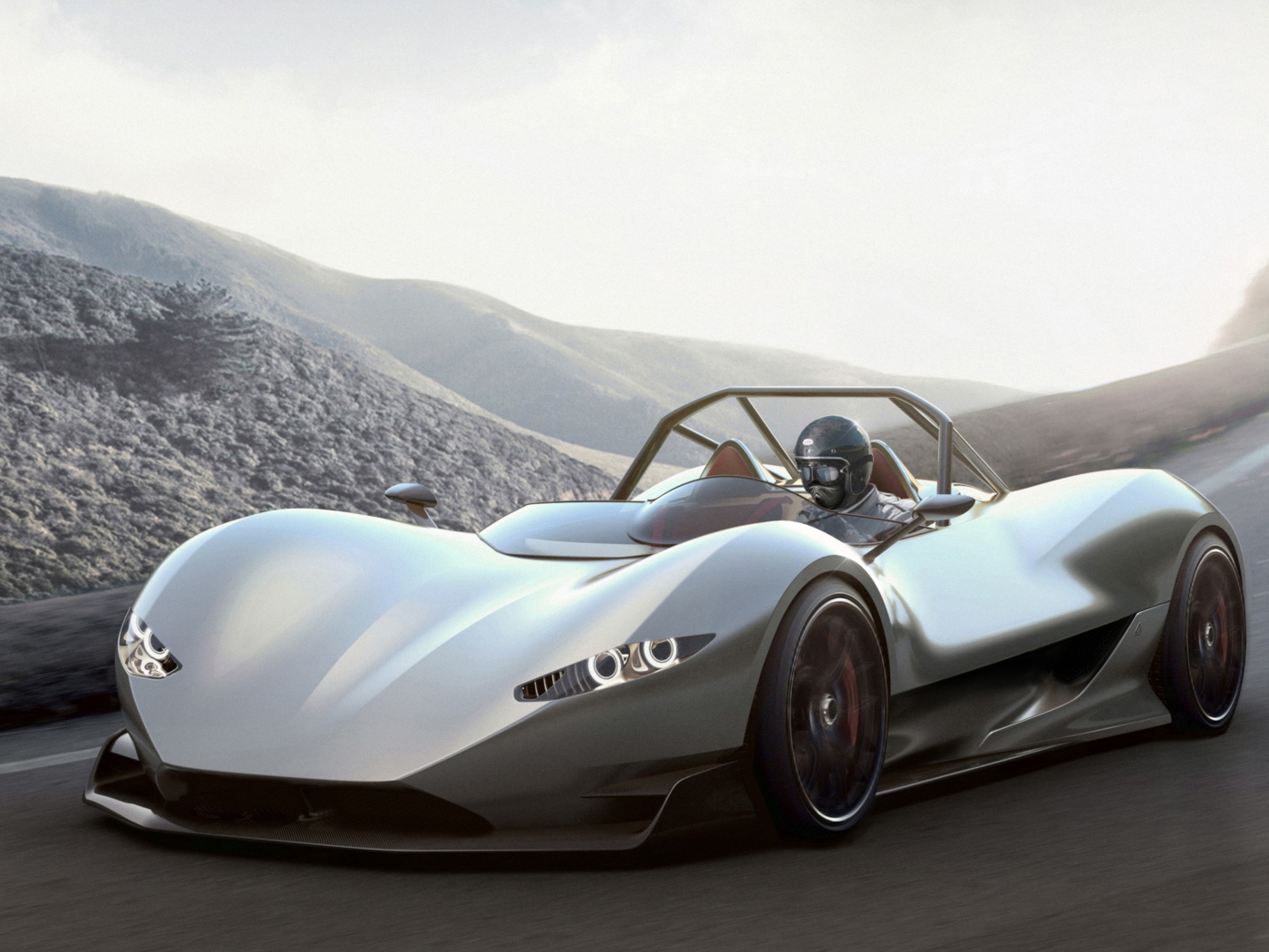 Серебристый спорткар Aznom SerpaS на трассе, 2018