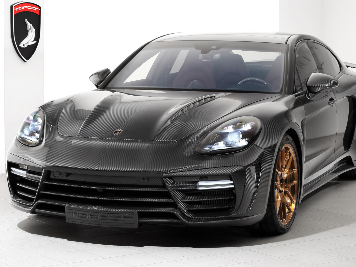 Черный автомобиль  Porsche Panamera Stingray GTR Carbon, 2018