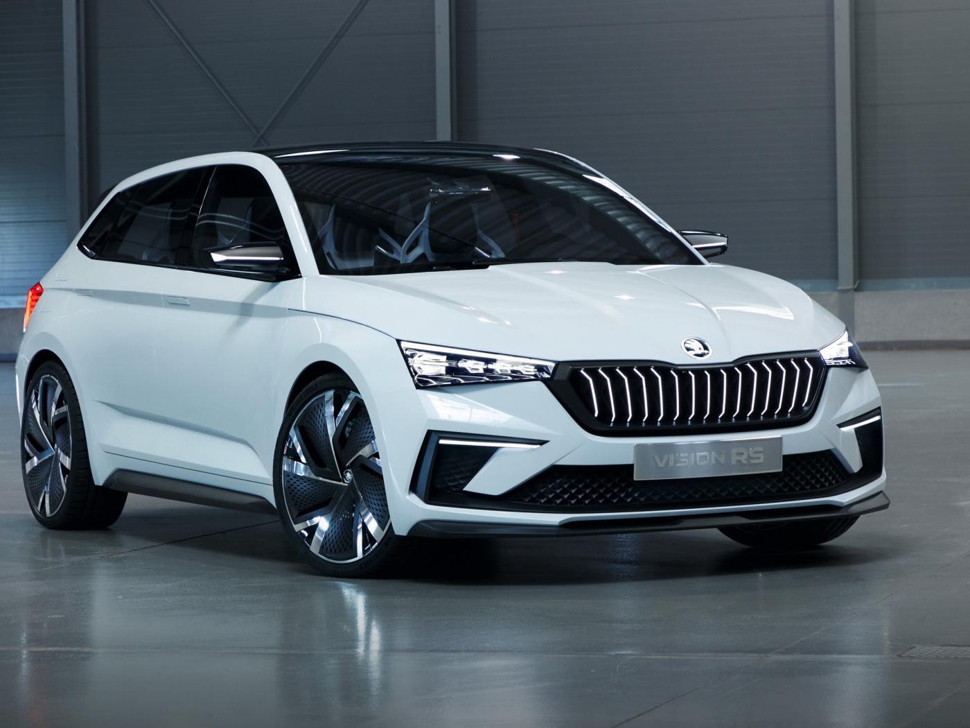 Белый автомобиль Skoda Vision RS, 2018 года
