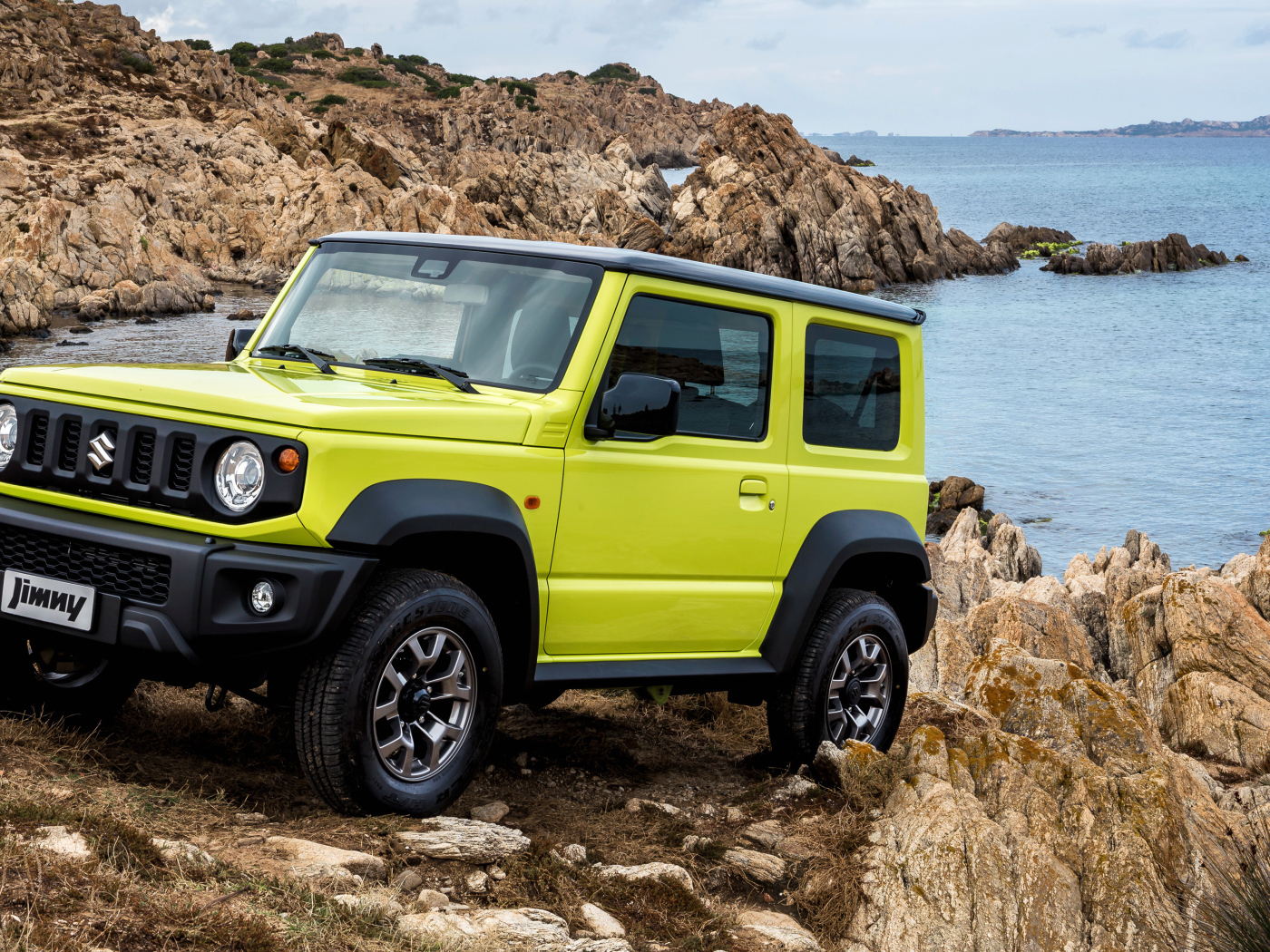 Желтый внедорожник Suzuki Jimny AllGrip 2018 года