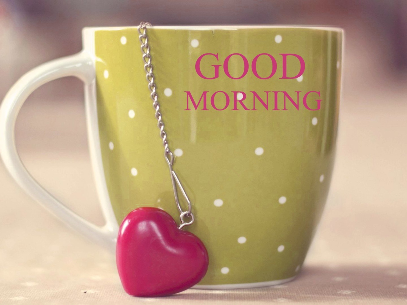 Чашка чая с надписью доброе утро с сердечком