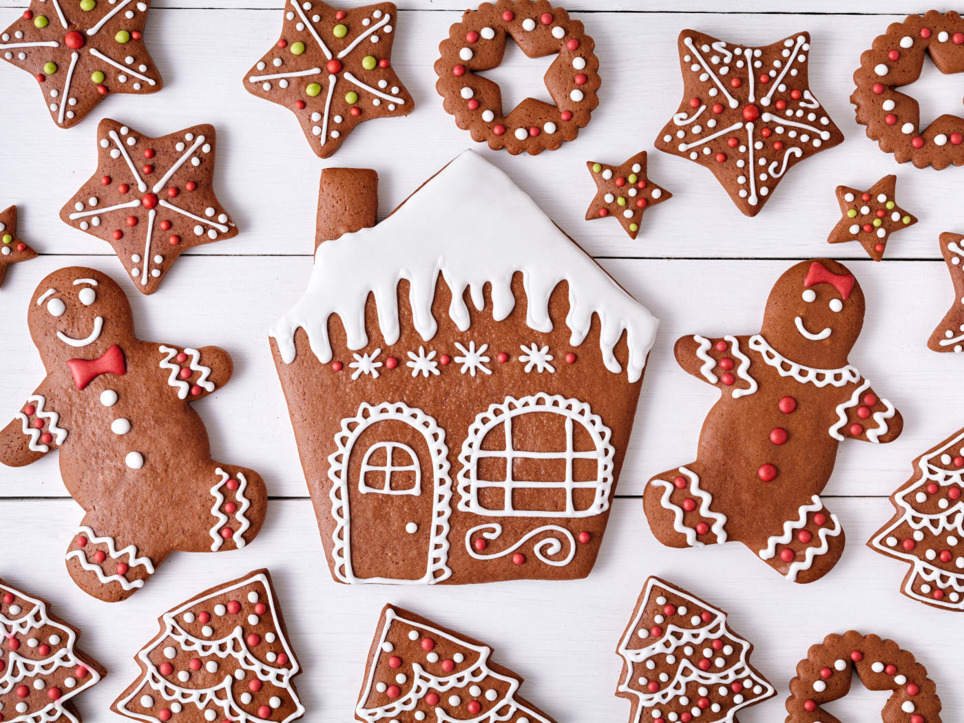 Аппетитное фигурное имбирное печенье с глазурью 