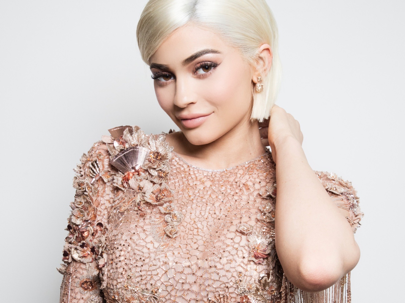 Американская модель Кайли Дженнер в красивом платье