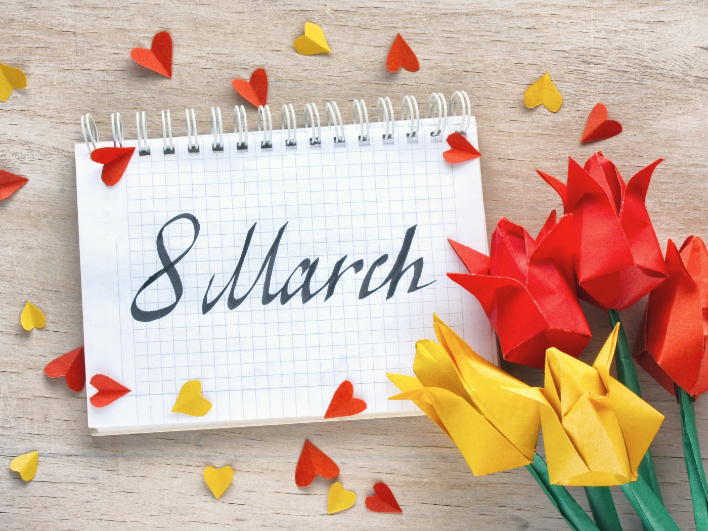 Тюльпаны оригами с блокнотом на 8 марта