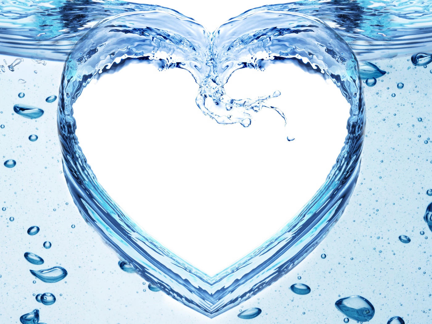 Сердце из воды на белом фоне