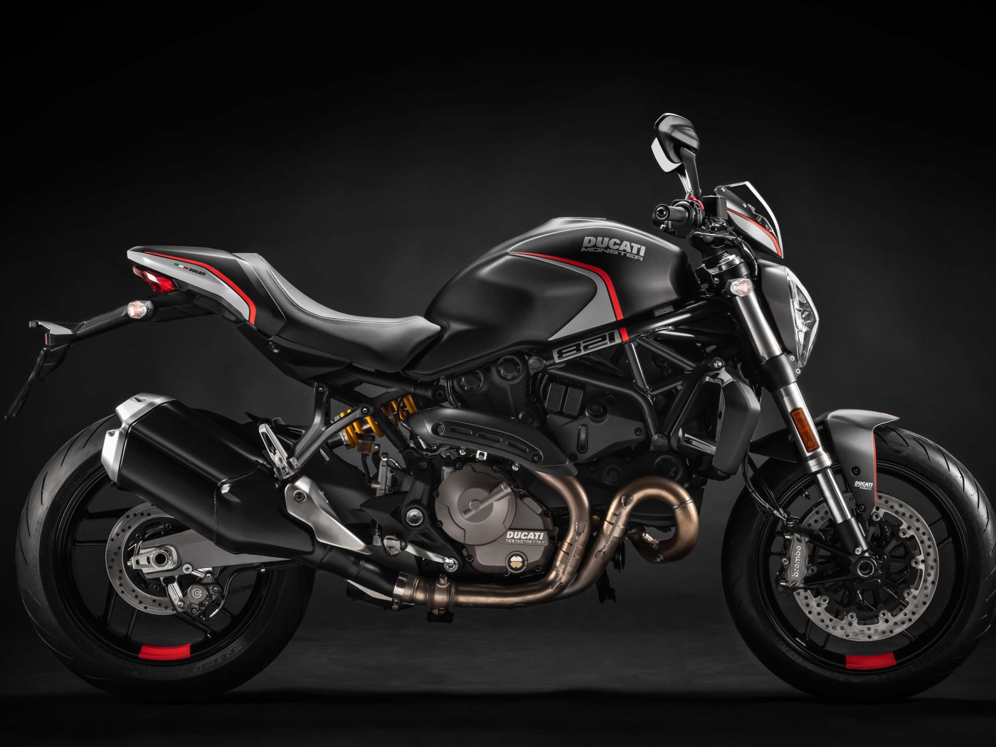 Мотоцикл Ducati Monster 821, 2019 года вид сбоку