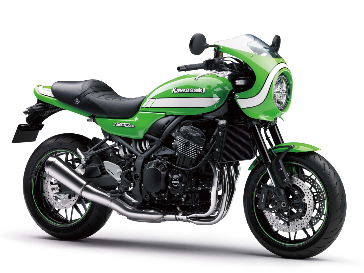 Мотоцикл Kawasaki Z900RS, 2018 на белом фоне