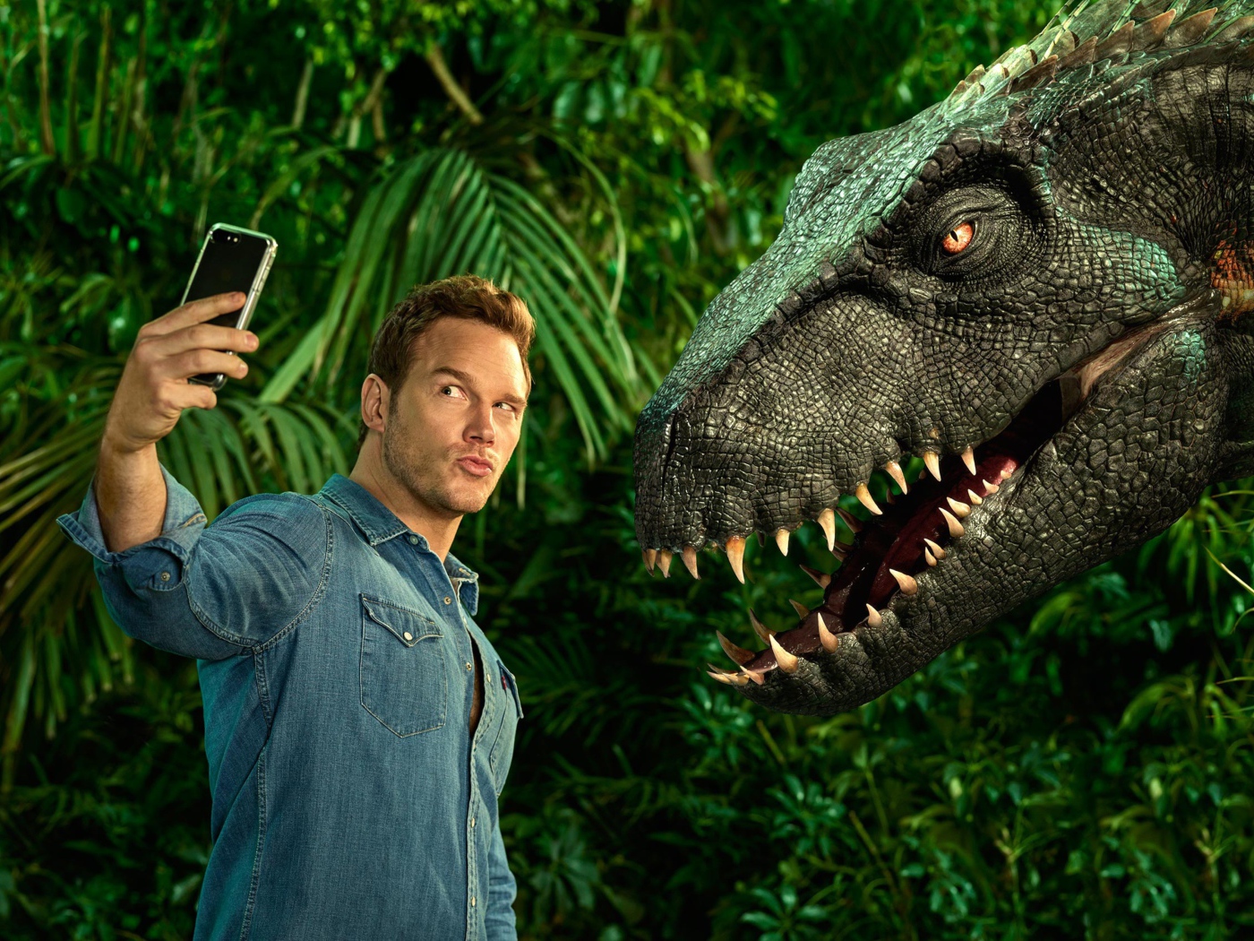 Селфи с динозавром фильм Мир юрского периода 2