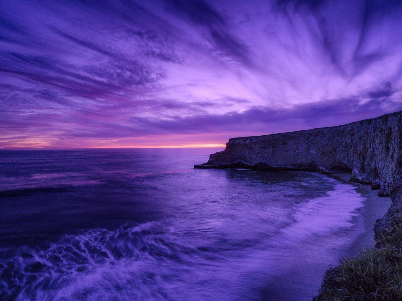 Lilac sunset over the sea