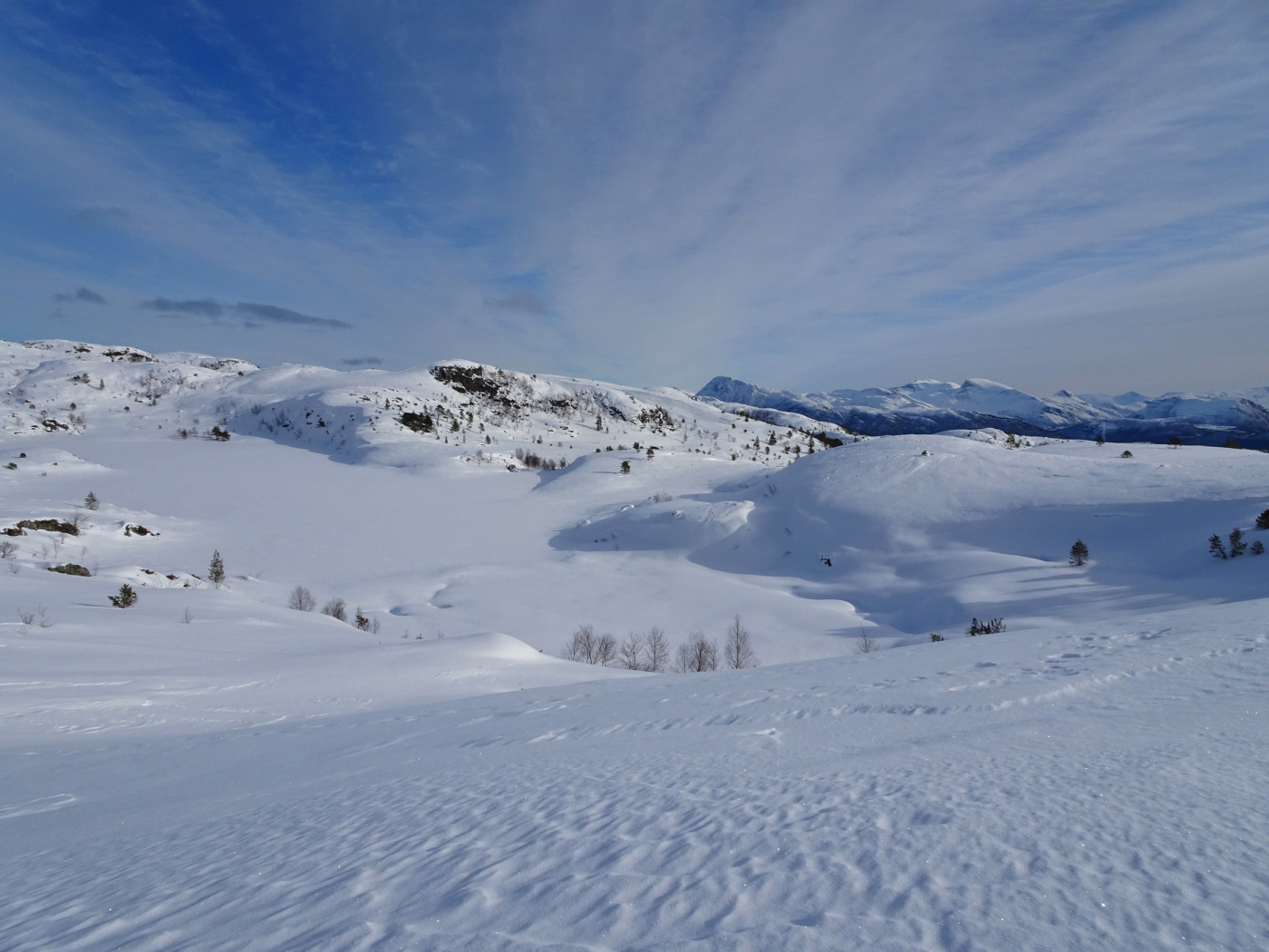 Заснеженные склоны под зимним небом, Норвегия