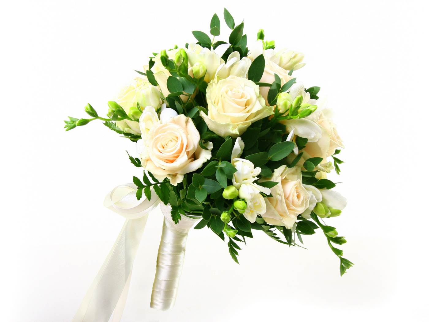 Красивый белый свадебный букет на белом фоне