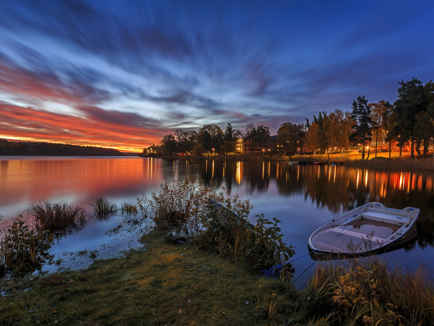 Закат солнца на реке, Швеция