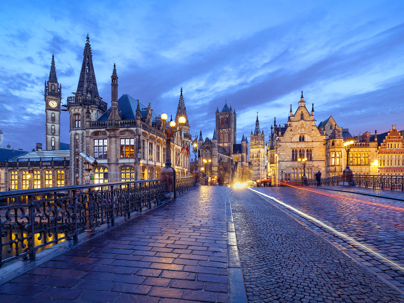 Мост и старинные дома в городе Гент, Бельгия