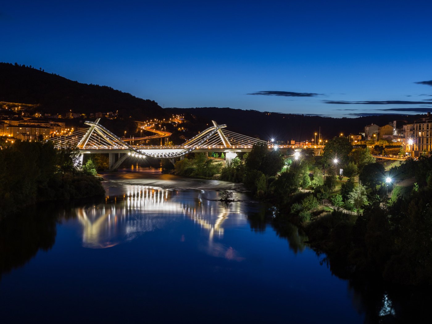 Ночной мост над рекой, Испания