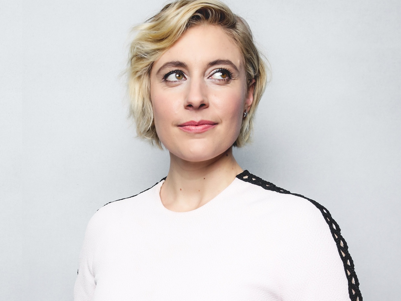 Актриса Грета Гервиг фото на сером фоне