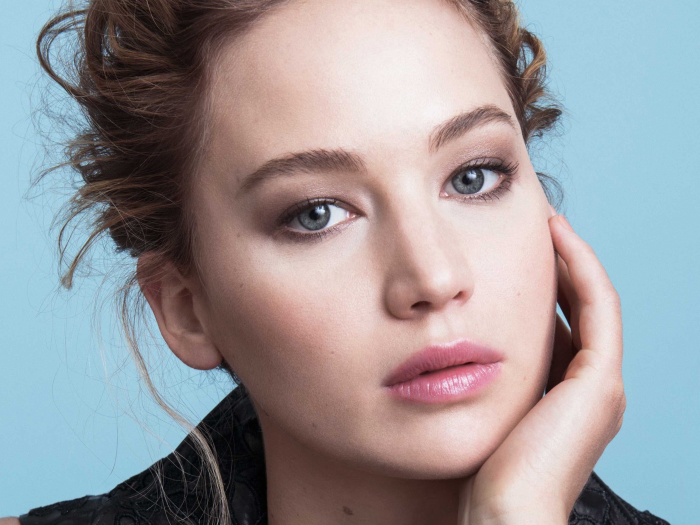 Голубоглазая нежная девушка, актриса Дженнифер Лоуренс