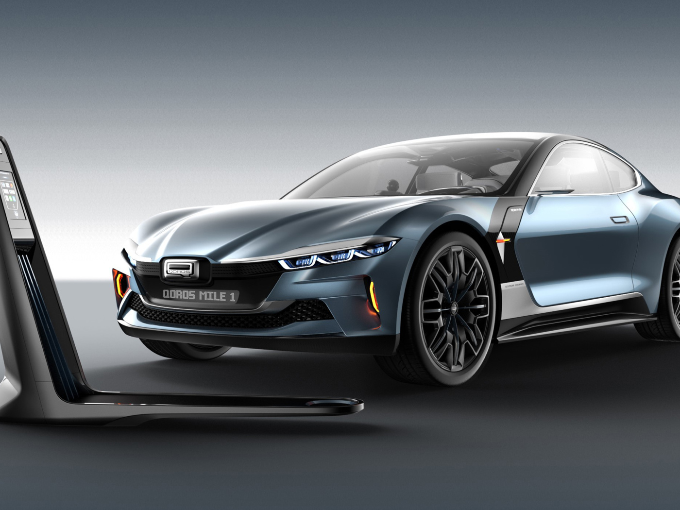 Электромобиль Qoros Mile 1 2018 на заправке