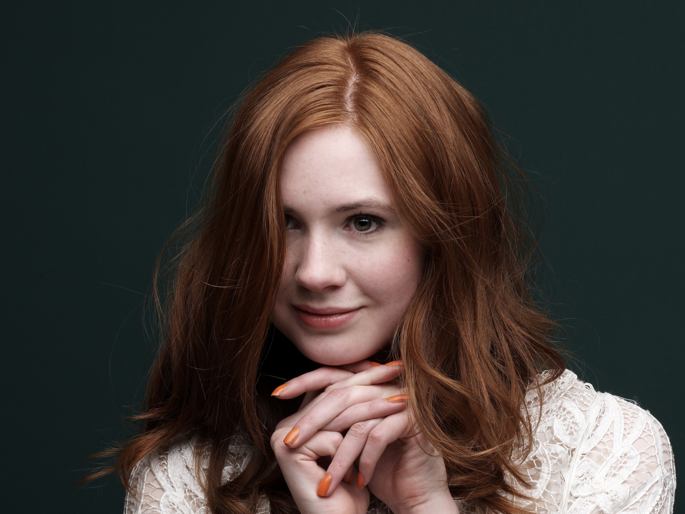 Милая молодая актриса Карен Гиллан