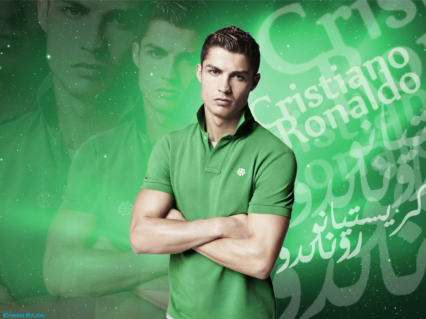 Популярный футболист Криштиану Роналду фото на зеленом фоне
