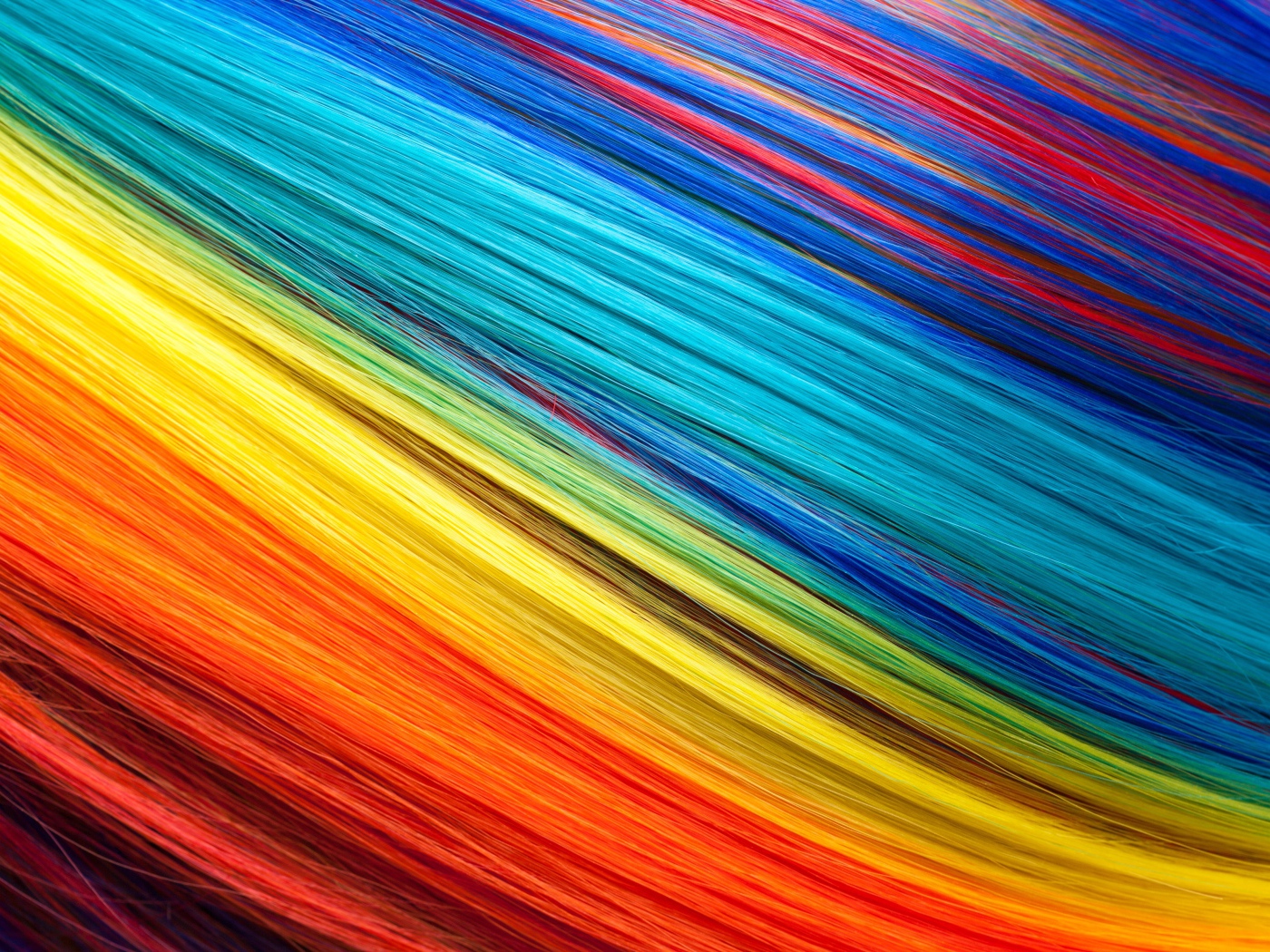 Разноцветные волосинки крупным планом