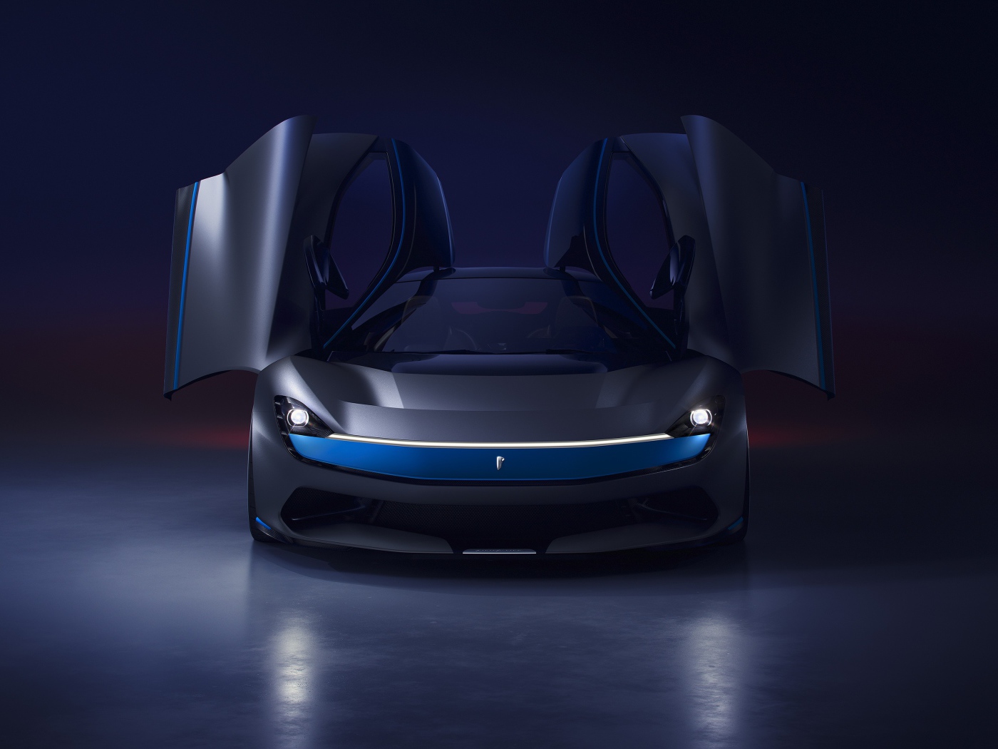Автомобиль Pininfarina Battista 2019 года с открытыми дверями