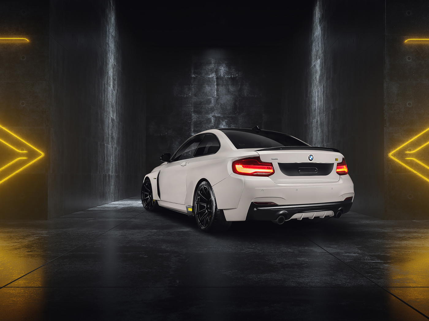 Белый BMW ICON03, 2019 года вид сзади