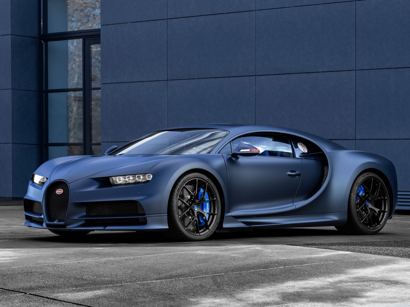Спортивный автомобиль Bugatti Chiron 2019 года