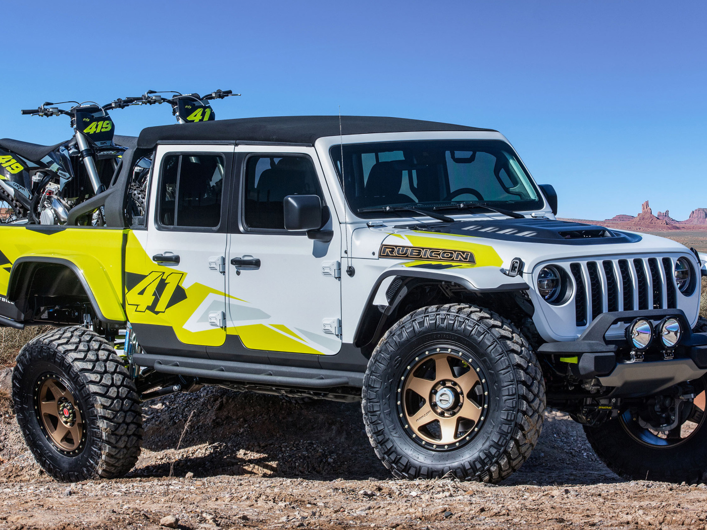 Спортивный Jeep Flatbill 2019 года на бездорожье