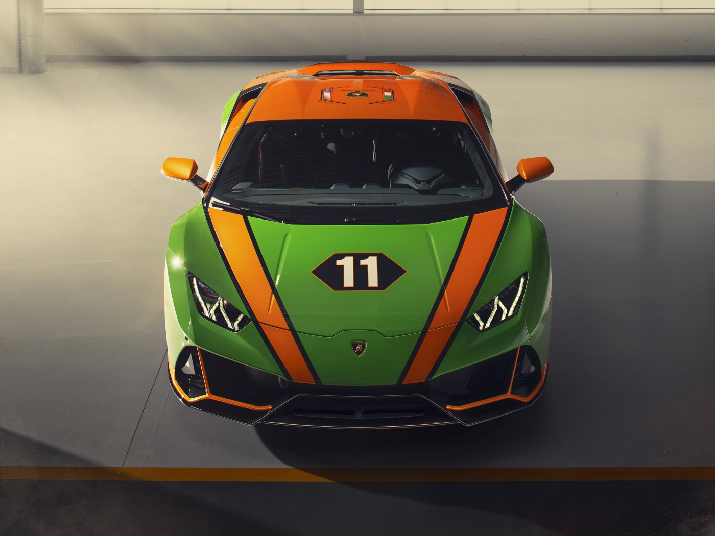 Быстрый Lamborghini Huracan EVO GT, 2020 года вид спереди 