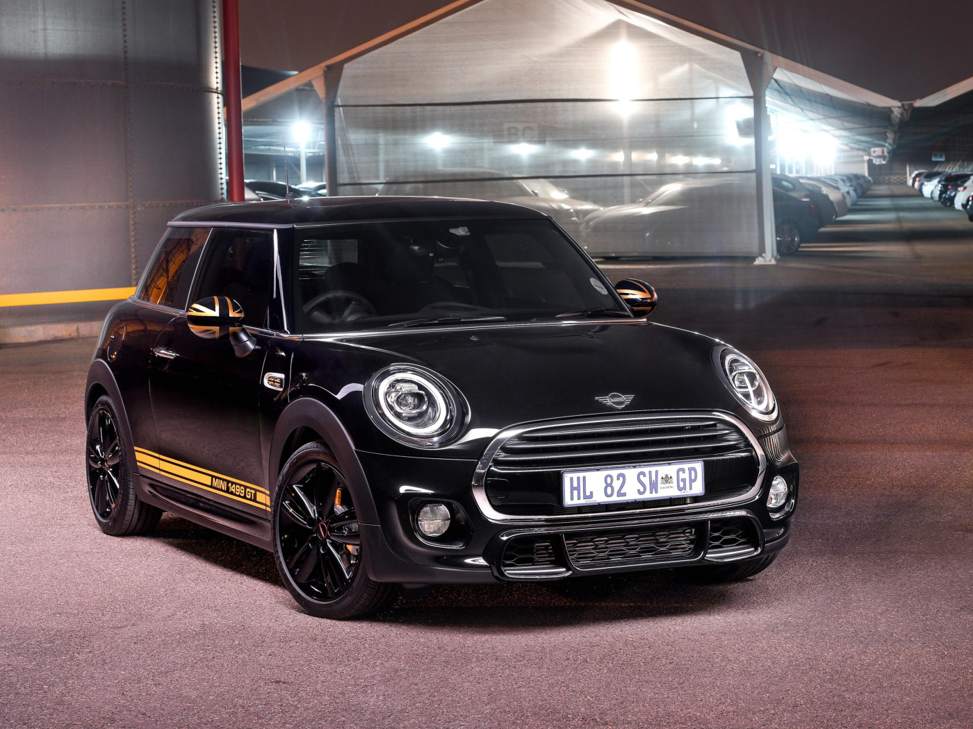 Черный MINI Cooper 1499 GT 2018 года
