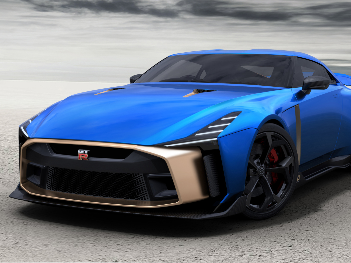Синий автомобиль Nissan GT-R50 2019 года под грозовым небом