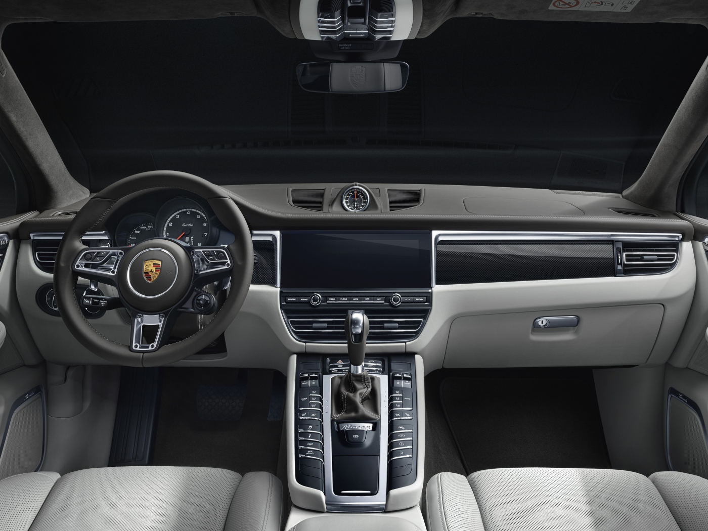 Салон автомобиля Porsche Macan Turbo 2019 года
