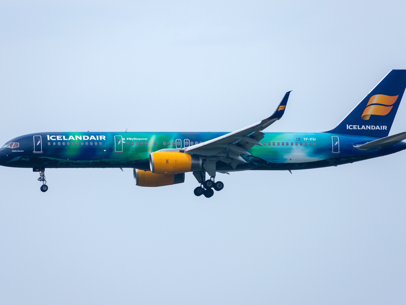 Пассажирский Boeing 757-200W  авиакомпании Icelandair в небе