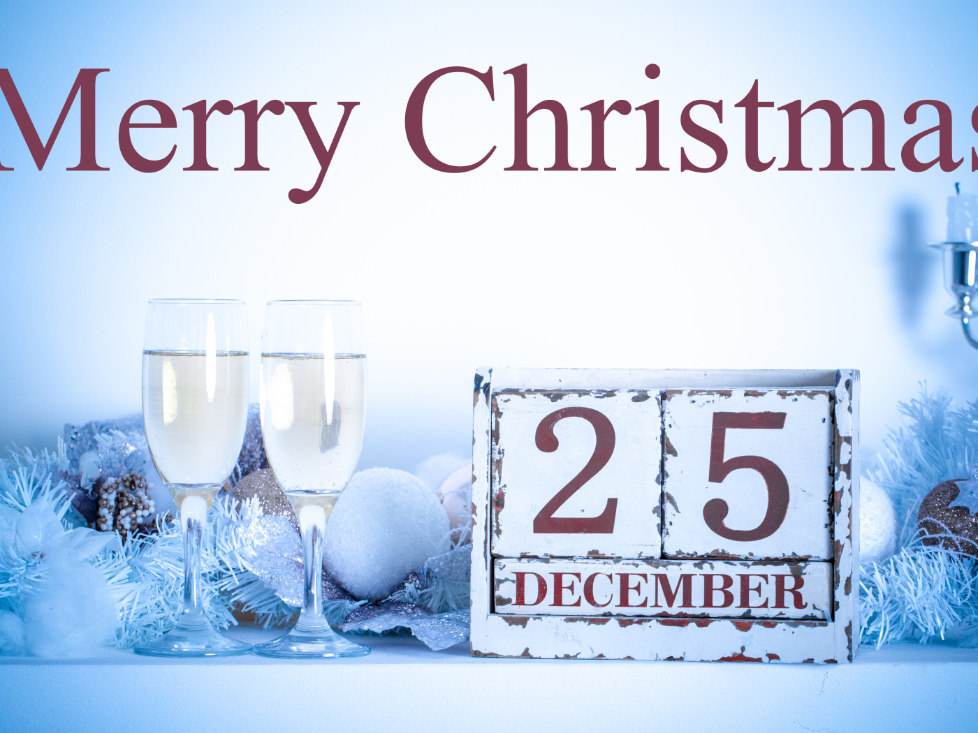 Открытка на Рождество с бокалами 