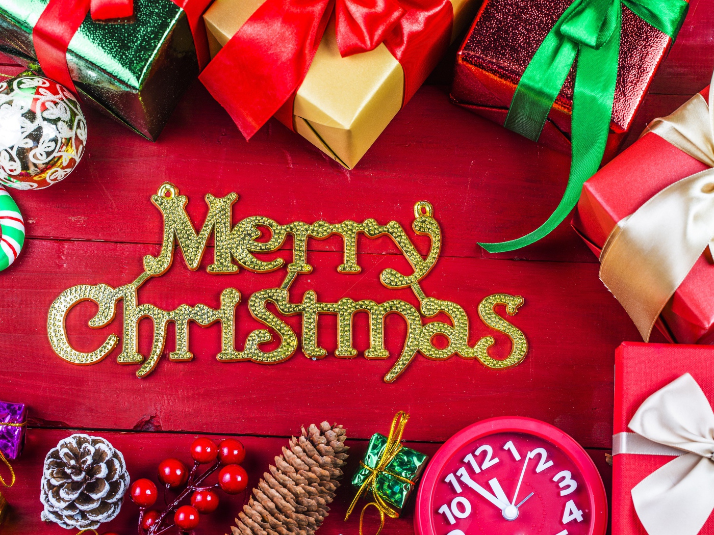 Подарки с надписью Счастливого Рождества 