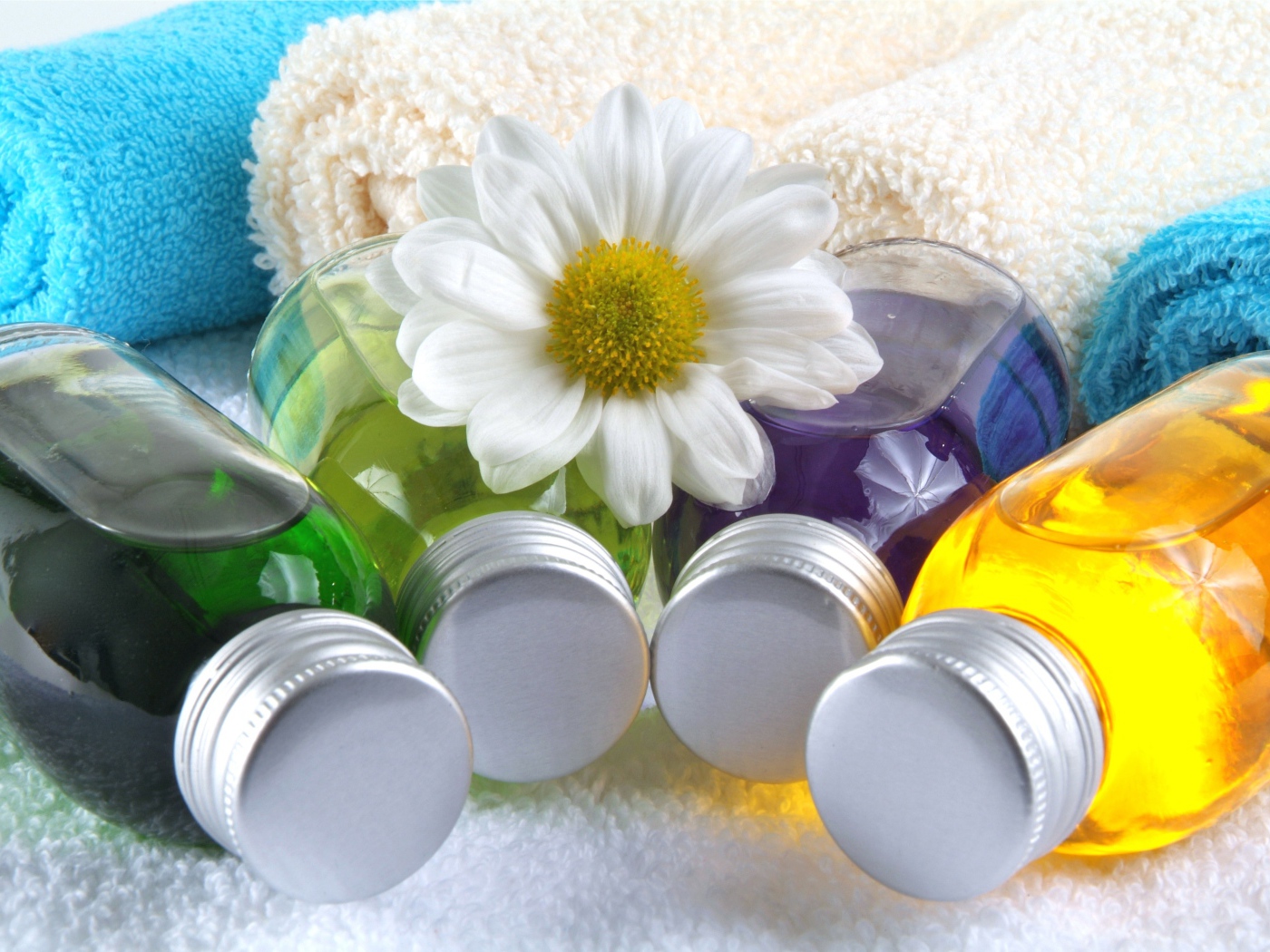 Aromatic oils with towels and flower