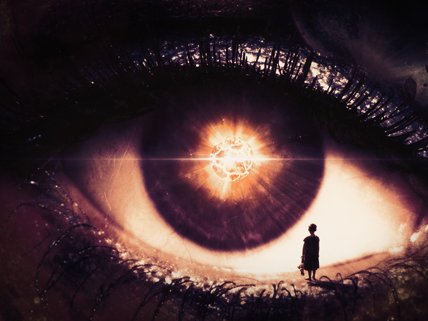 Маленькая девочка стоит на открытом фантастическом глазу