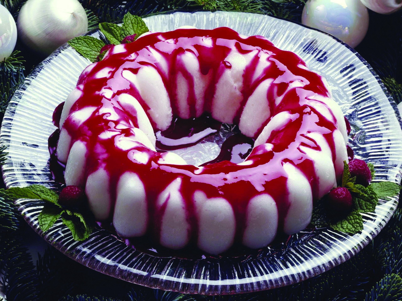 Пирог суфле с малиновым сиропом 