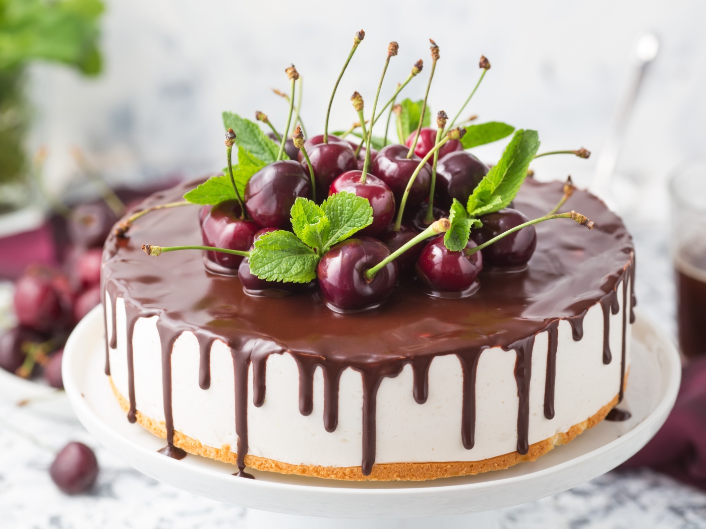 Вкусный торт мусс с шоколадом и черешней