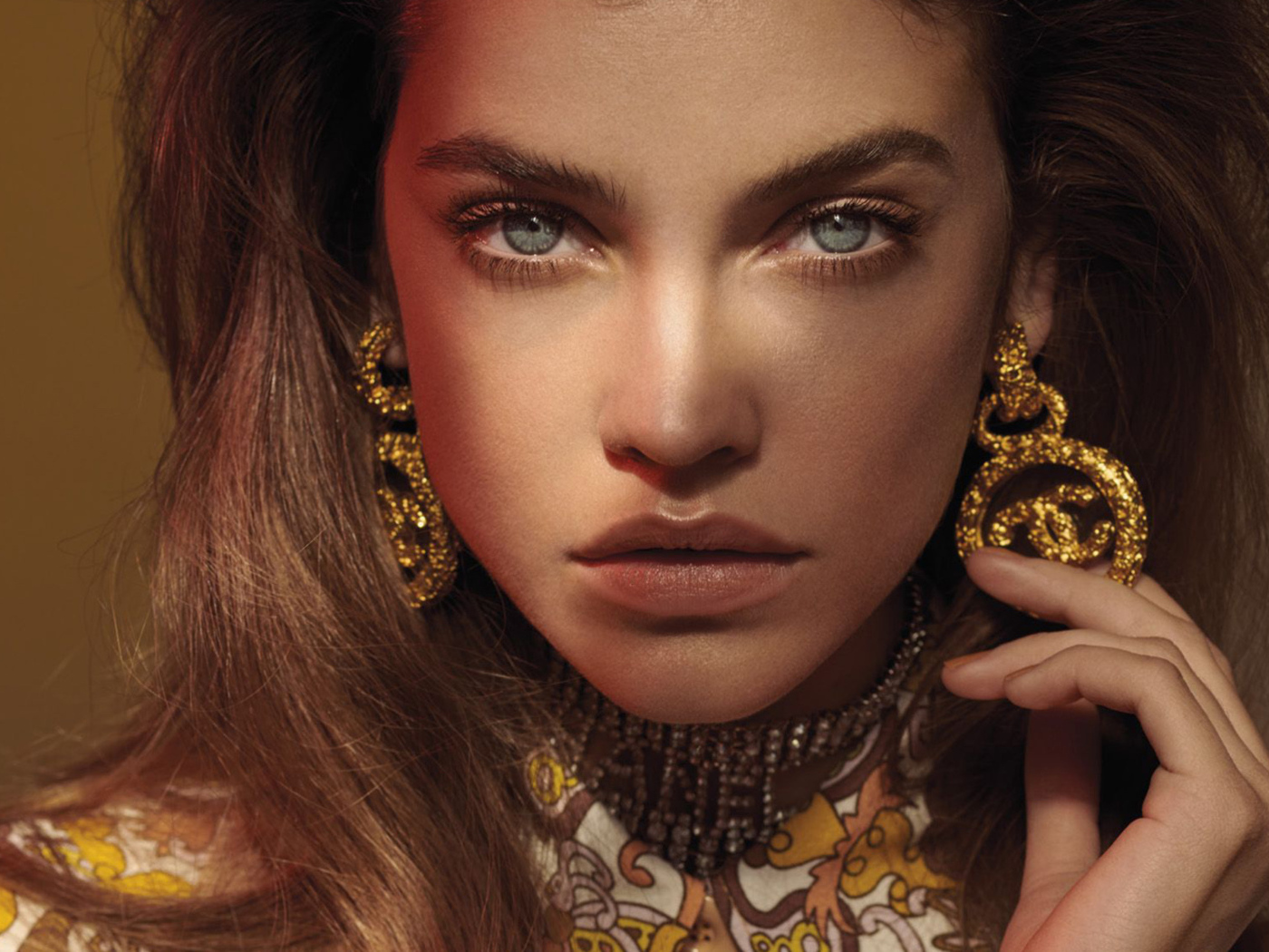 Популярная модель Барбара Палвин лицо крупным планом