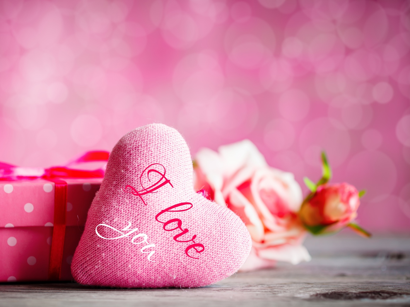 Мягкое розовое сердечко для любимой 