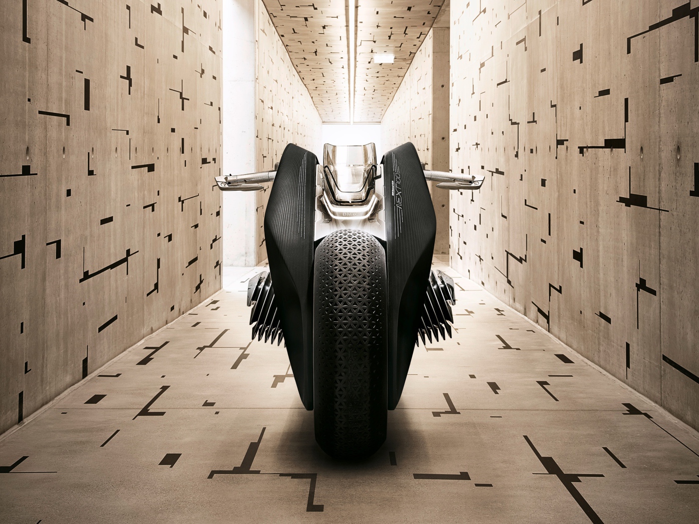 Мотоцикл BMW Vision Next 100 в комнате