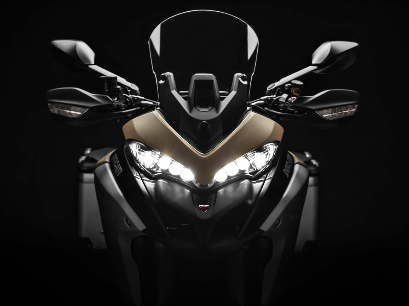 Мотоцикл Ducati Multistrada 1260 Enduro, 2019 вид спереди