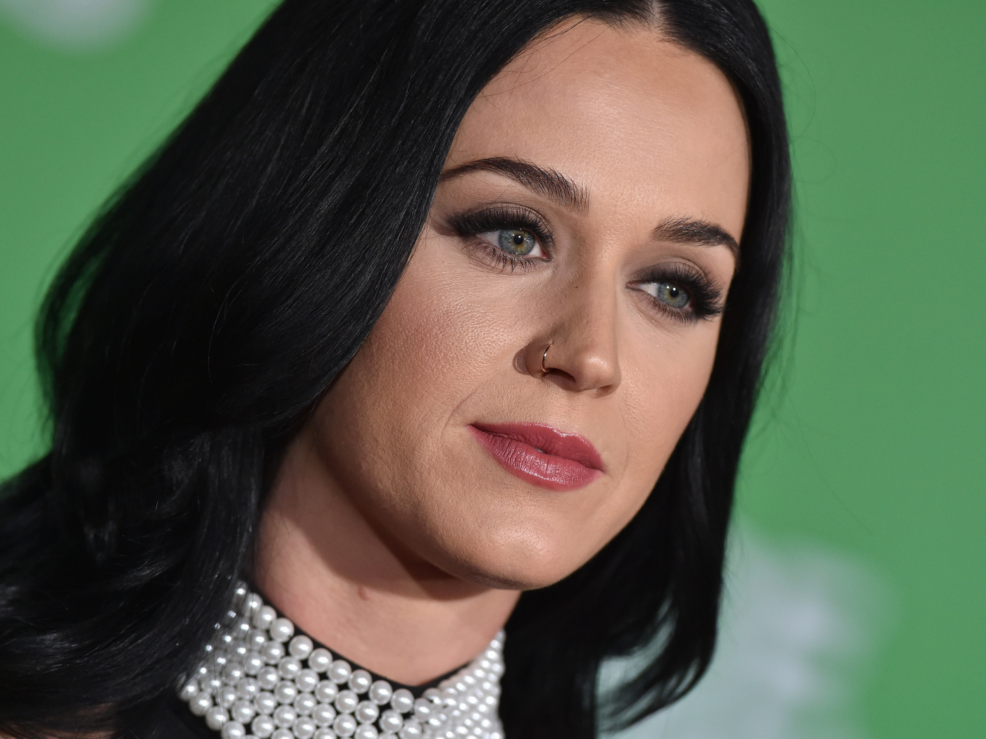 Лицо певицы Кэти Перри крупным планом