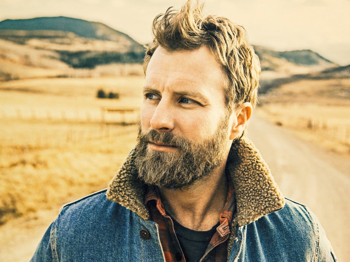 Кантри исполнитель Диркс Бентли с бородой