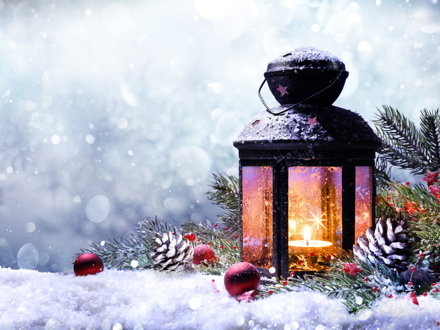 Красивый фонарь со свечой и елочной веткой, шаблон 