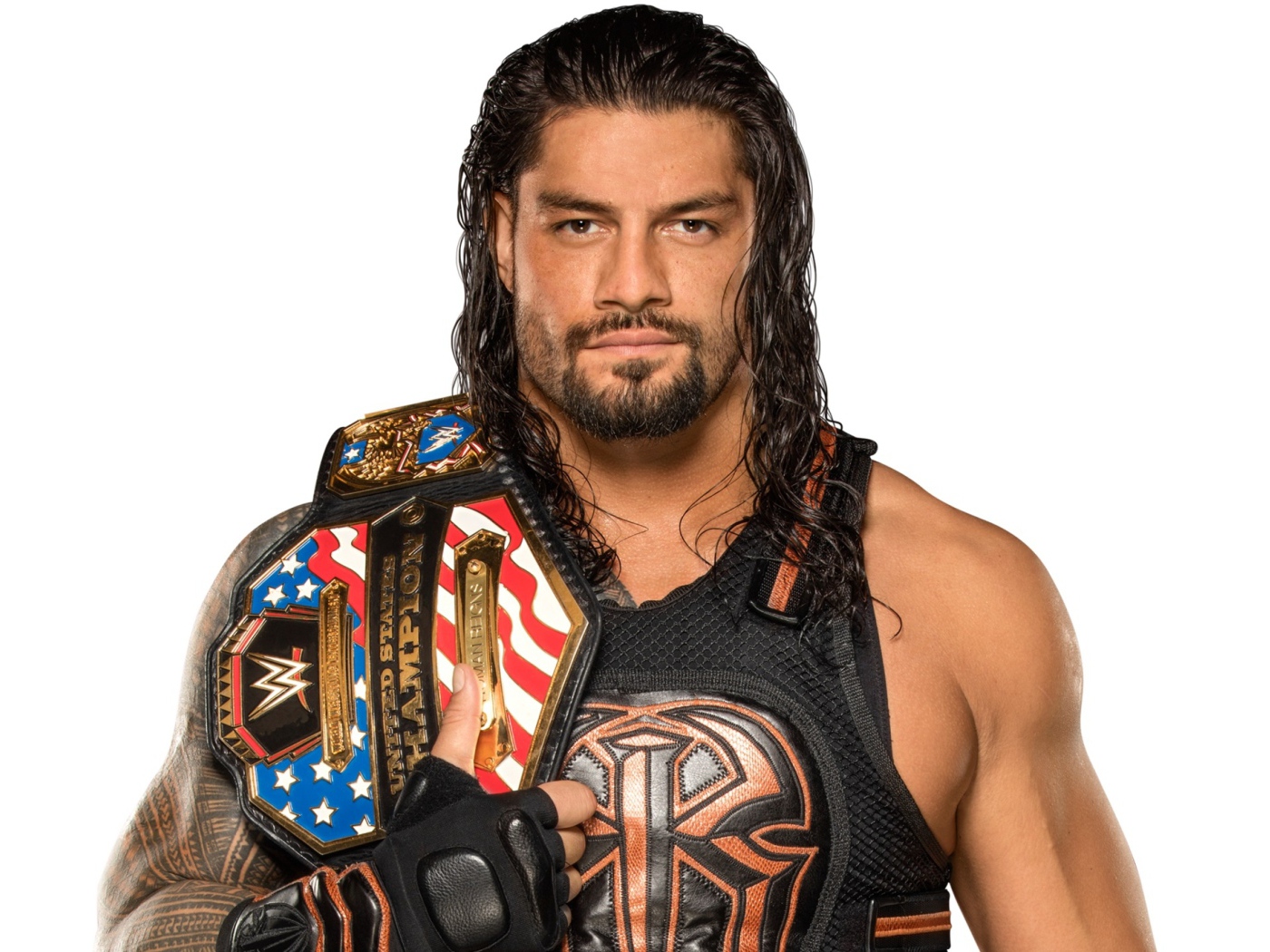Американский рестлер Роман Рейнс на белом фоне