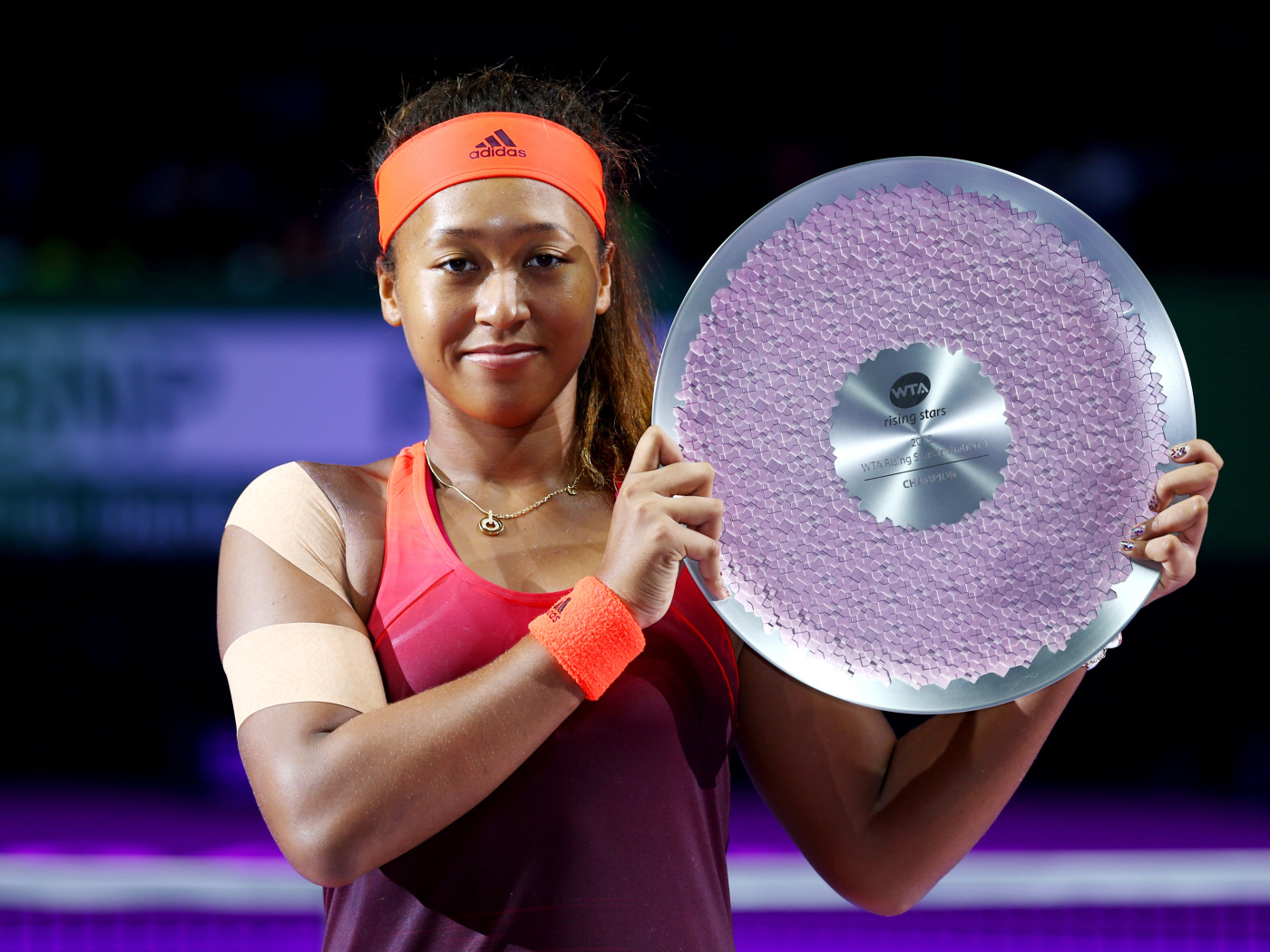 Японская теннисистка Наоми Осака с наградой 