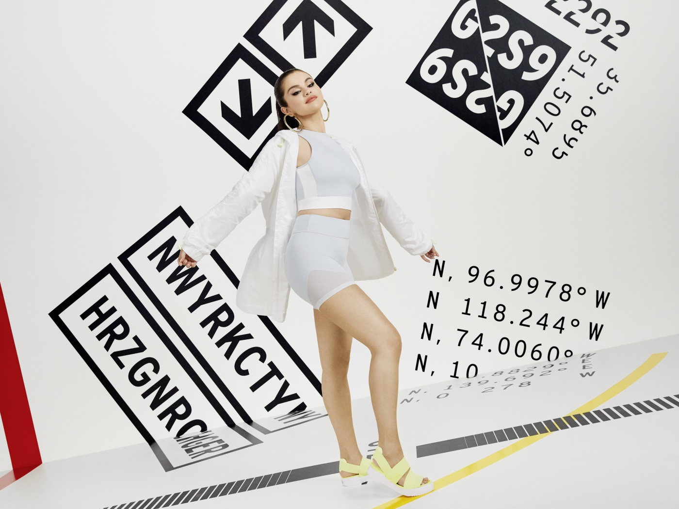 Красивая спортивная девушка, актриса Селена Гомез